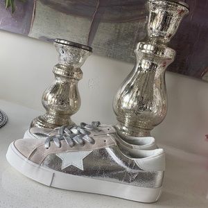 NEW sneakers with star / size 9